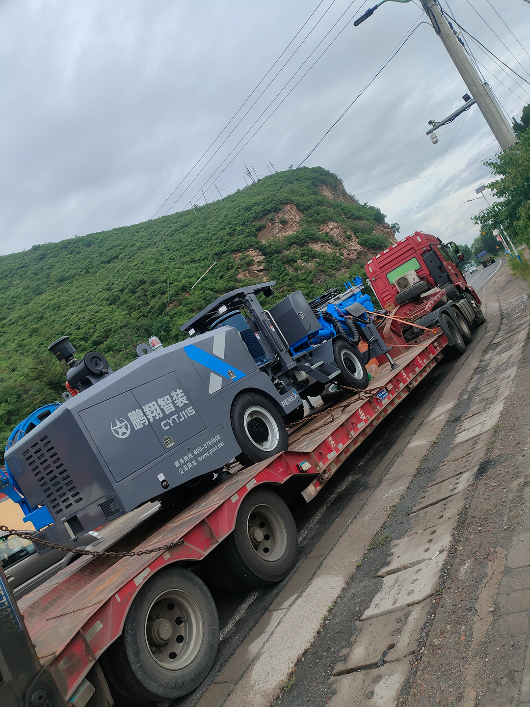 鹏翔掘进钻车「履」历更新！矿场卸车现场