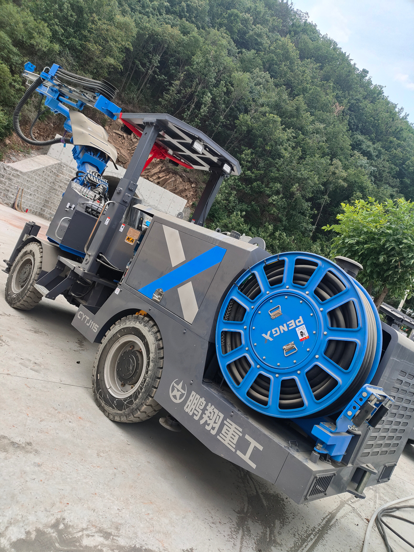 鹏翔单臂掘进台车卸车记—一场与时间赛跑的开工准备