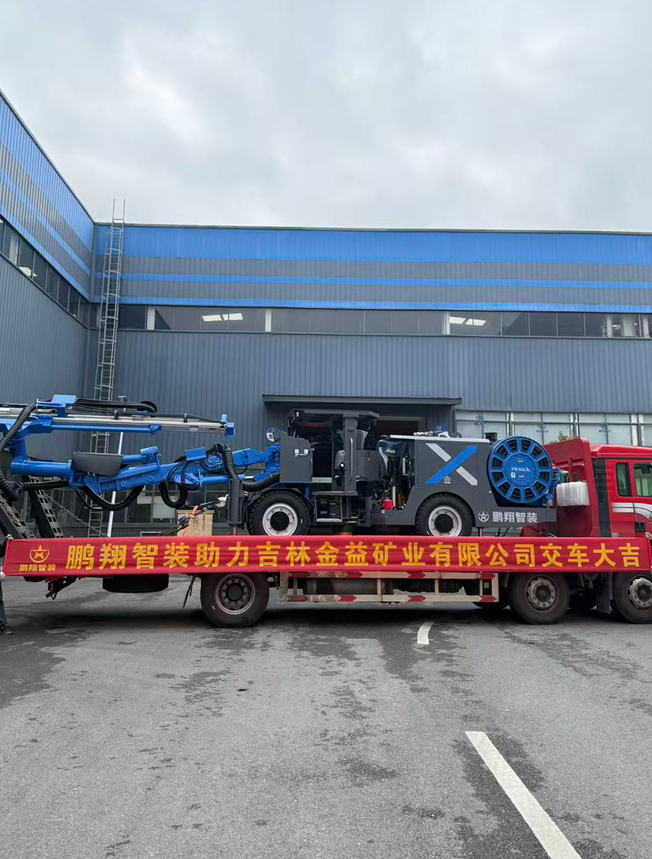 开工即出征！鹏翔智装首车启程，解锁2026新年开门红