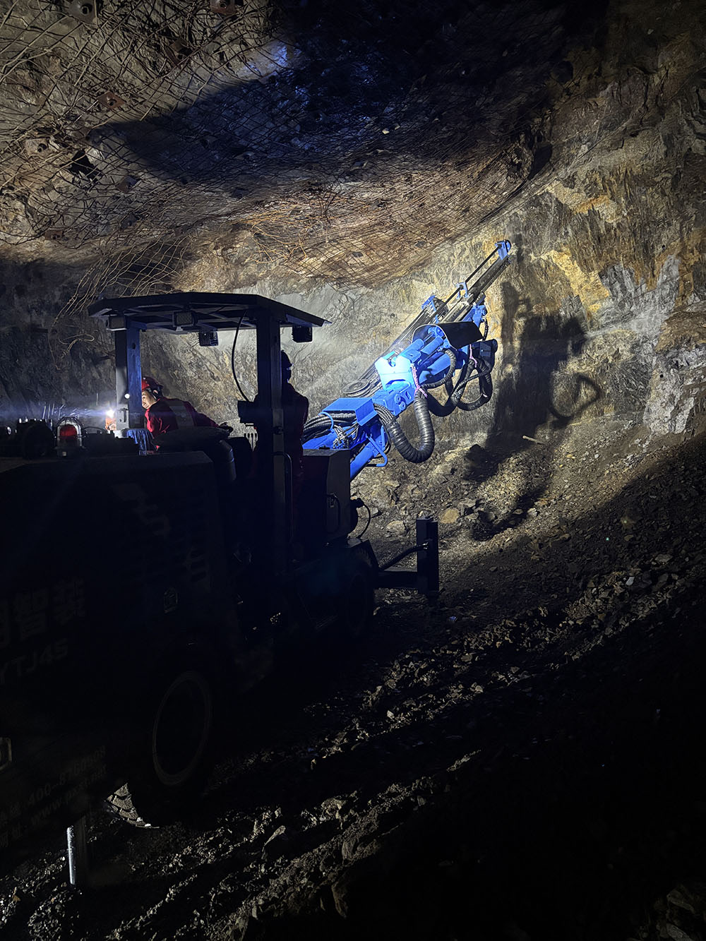 2026年小型掘进台车厂家哪家强？这款“鹏翔智装”专啃硬岩创实效