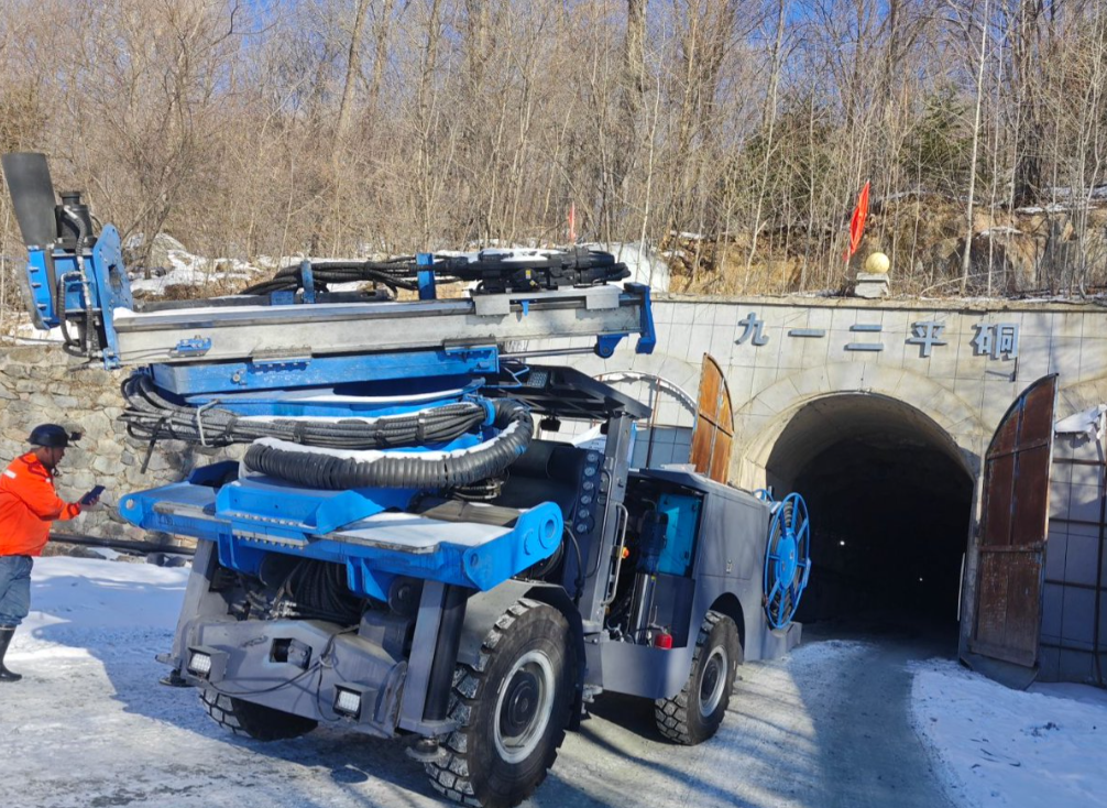 中深孔凿岩台车是干什么用的？